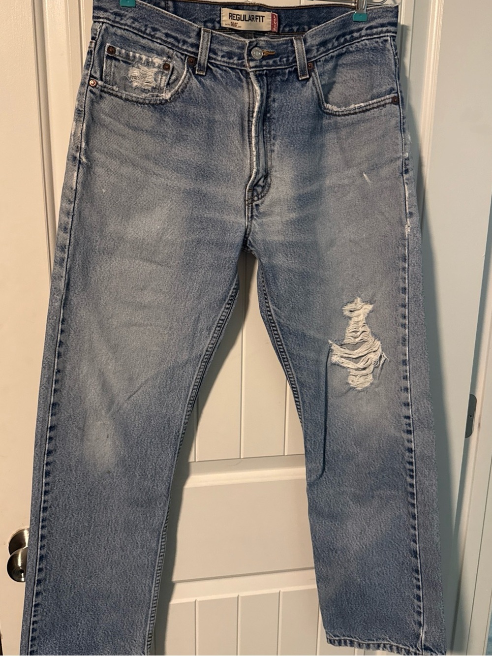 Men’s Y2K Levi's Light Blue Straight-Leg Jeans with Distressed Knee Grunge Vtg
